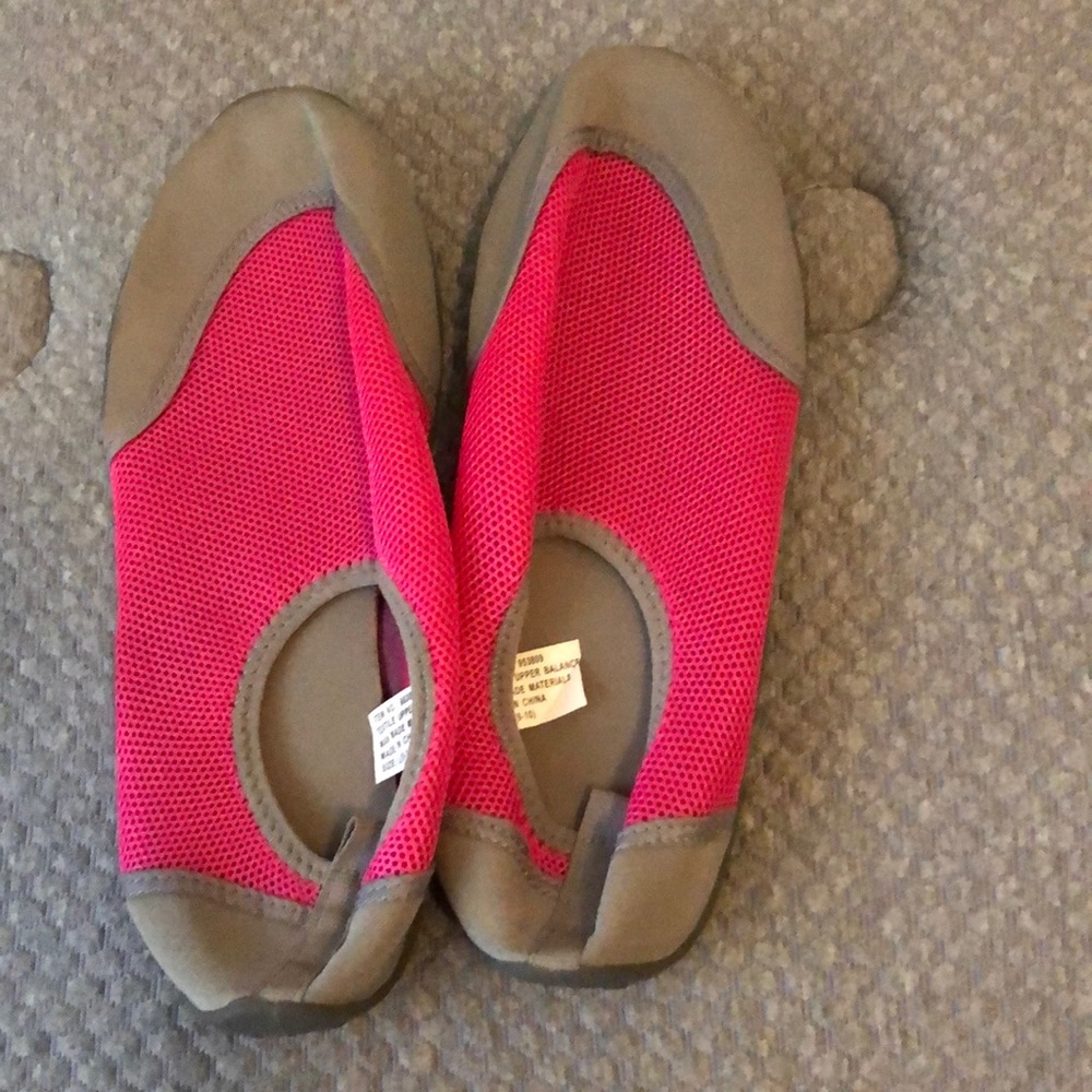 Cute water shoes! Size L 9-10